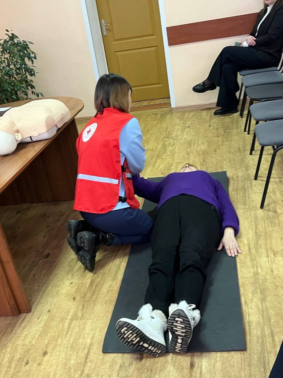 Цикл занятий по оказанию первой помощи в рамках проведения «Школы социального работника»